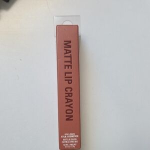 Kylie Cosmetics Matte Lip Crayon #738 HITS DÌFFERENT